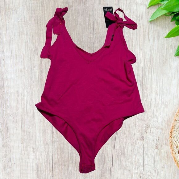 Nasty Gal Womens Bodysuit Size 10‎ Plunge Neckline Chic Fun Feminine NWT - Picture 1 of 7